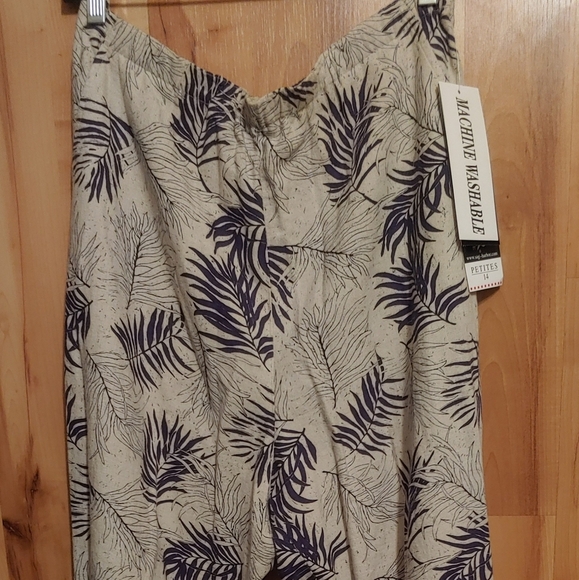 Sag Harbor Petite Women's Pants(14) Top (16) Capri Set Black Cream Leaf Pattern - Picture 5 of 10